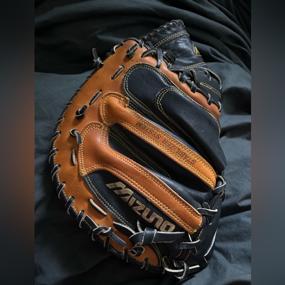 Mizuno Supreme Pro Model Max Flex Catcher's Mitt 35 -inch with Stabilizer system - Picture 1 of 5
